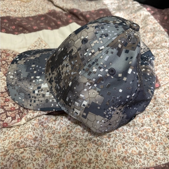 Mountain Ridge 8bit Camo Hat - Picture 2 of 3